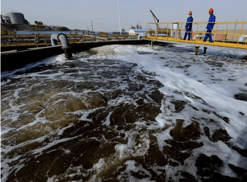 （圖：動物屠宰廢水泡沫現(xiàn)場）