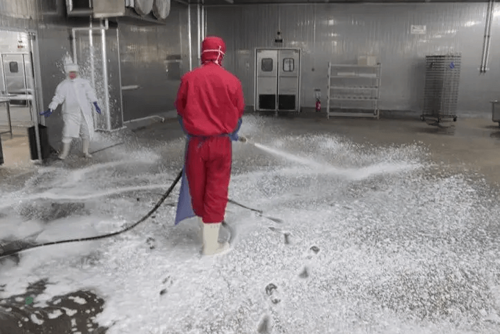 （圖：清洗泡沫現場）