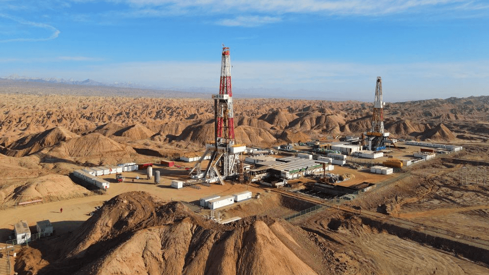 （圖：油田鉆井現場工藝）