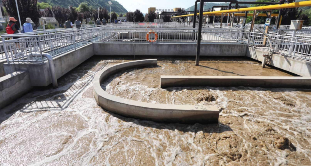 （圖：盾構(gòu)泥沙清洗廢水起泡現(xiàn)場）